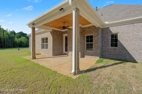 Exterior - 9065 Bennett Trl, Hernando, MS 38632 photo 4 of 7