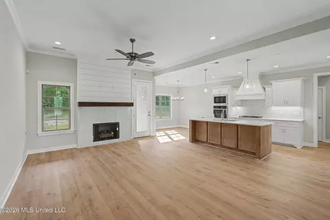 Living - 9065 Bennett Trl, Hernando, MS 38632 photo 1 of 2