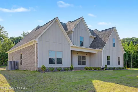 Exterior - 9065 Bennett Trl, Hernando, MS 38632 photo 3 of 7