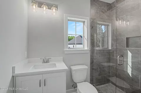 Bath - 9065 Bennett Trl, Hernando, MS 38632 photo 3 of 4