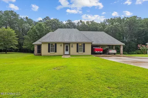 215 Mccormick Dr, Richton, MS 39476