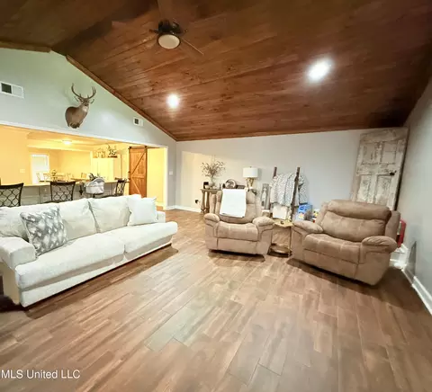828 Windsor Rd, Grenada, MS 38901 photo 3