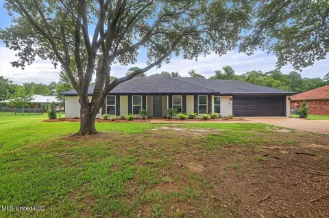 310 Lakeside Dr, Brandon, MS 39047