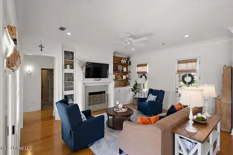 Living - 736 Glenwild Dr, Canton, MS 39046 photo 2 of 2