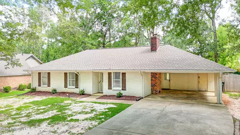 121 Plum Tree Rd, Brandon, MS 39047