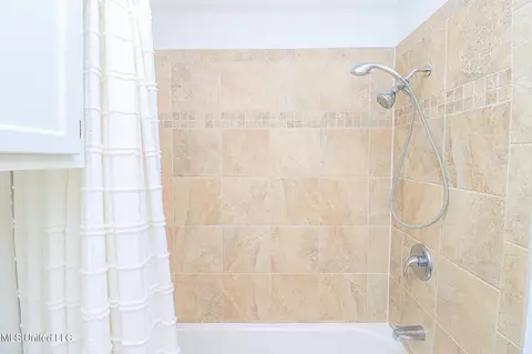 Bath - 121 Plum Tree Rd, Brandon, MS 39047 photo 4 of 5
