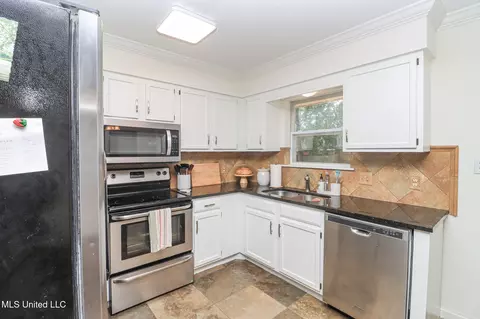 Kitchen - 121 Plum Tree Rd, Brandon, MS 39047 photo 1 of 1