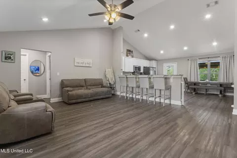 Entry Way - 21431 Edgewood Dr, Saucier, MS 39574 photo 5 of 6