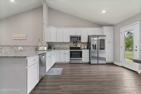 Kitchen - 21431 Edgewood Dr, Saucier, MS 39574 photo 2 of 2