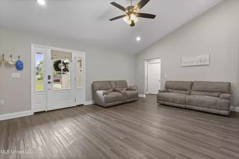 Entry Way - 21431 Edgewood Dr, Saucier, MS 39574 photo 4 of 6