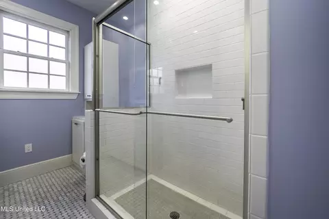 Bath - 829 Belhaven St, Jackson, MS 39202 photo 1 of 7