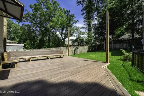 Exterior - 829 Belhaven St, Jackson, MS 39202 photo 5 of 8