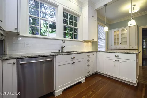 Kitchen - 829 Belhaven St, Jackson, MS 39202 photo 1 of 10