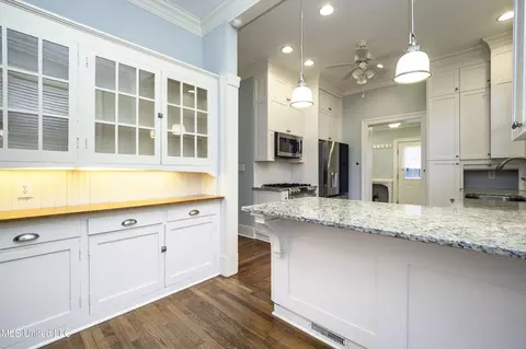 Kitchen - 829 Belhaven St, Jackson, MS 39202 photo 7 of 10