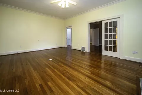 Living - 829 Belhaven St, Jackson, MS 39202 photo 4 of 5