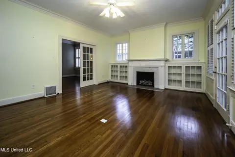 Living - 829 Belhaven St, Jackson, MS 39202 photo 1 of 5