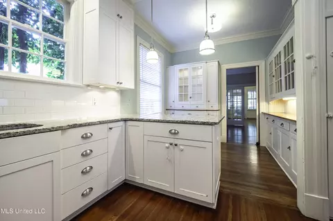 Kitchen - 829 Belhaven St, Jackson, MS 39202 photo 4 of 10