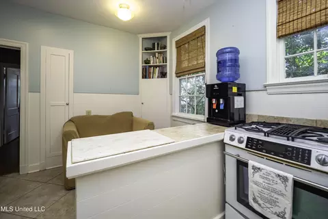 Kitchen - 829 Belhaven St, Jackson, MS 39202 photo 10 of 10