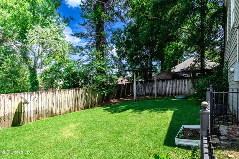 Exterior - 829 Belhaven St, Jackson, MS 39202 photo 7 of 8
