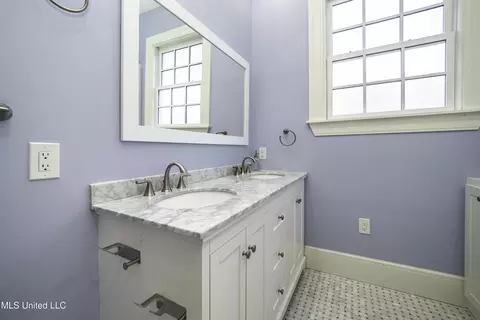 Bath - 829 Belhaven St, Jackson, MS 39202 photo 2 of 7