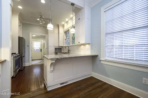 Kitchen - 829 Belhaven St, Jackson, MS 39202 photo 6 of 10