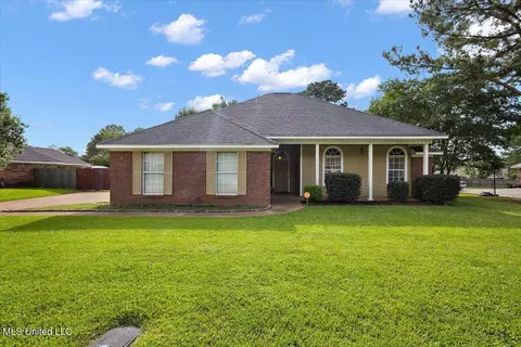918 Eagles Nest Dr, Byram, MS 39272