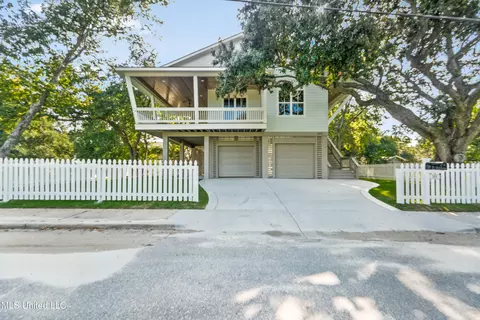 223 Clark Ave, Pass Christian, MS 39571