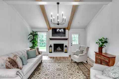 Living - 112 Plum Tree Rd, Brandon, MS 39047 photo 4 of 6