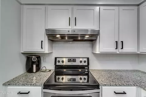 Kitchen - 112 Plum Tree Rd, Brandon, MS 39047 photo 6 of 7