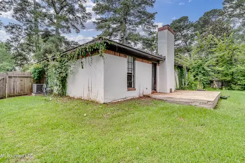 Exterior - 112 Plum Tree Rd, Brandon, MS 39047 photo 6 of 9