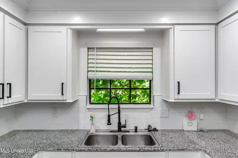 Kitchen - 112 Plum Tree Rd, Brandon, MS 39047 photo 5 of 7