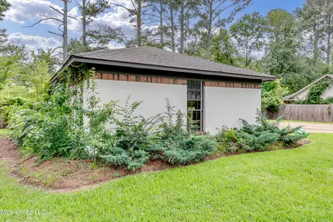 Exterior - 112 Plum Tree Rd, Brandon, MS 39047 photo 5 of 9