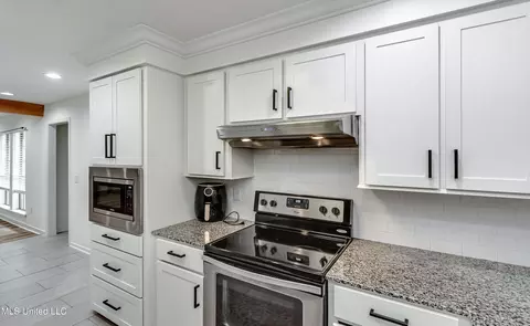 Kitchen - 112 Plum Tree Rd, Brandon, MS 39047 photo 7 of 7