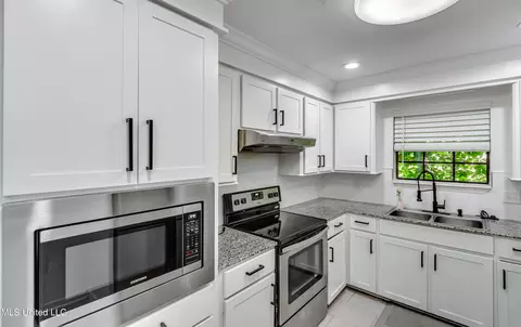Kitchen - 112 Plum Tree Rd, Brandon, MS 39047 photo 3 of 7