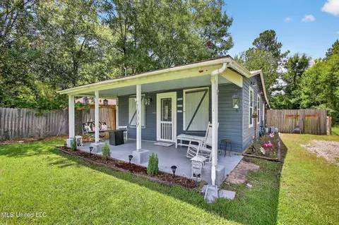 1009 Dicks St, Waveland, MS 39576