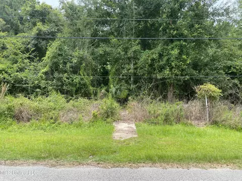 2055 Bienville Ave, Bay Saint Louis, MS 39520