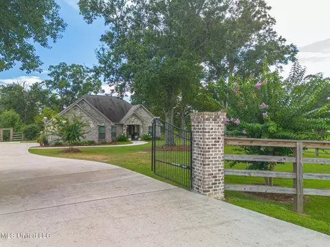 16 Oak Haven Dr, Poplarville, MS 39470