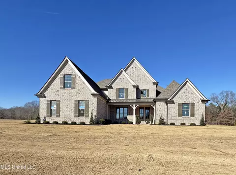 276 Cedar Crest Cv, Byhalia, MS 38611