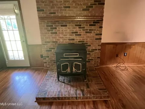 Living - 300 Williams Rd, Florence, MS 39073 photo 3 of 3