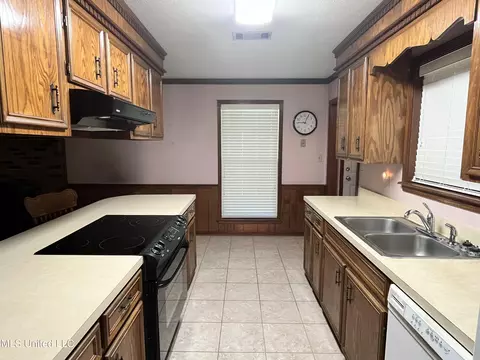 Kitchen - 300 Williams Rd, Florence, MS 39073 photo 3 of 4