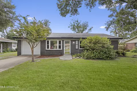 610 Clark Ave, Ocean Springs, MS 39564