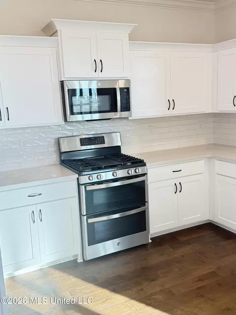 Kitchen - 2255 Livingston Way, Hernando, MS 38632 photo 2 of 2