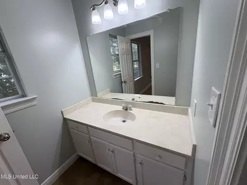 Bath - 4700 Sawmill Rd, Moss Point, MS 39563 photo 3 of 8