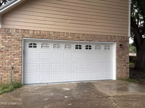 Exterior - 4700 Sawmill Rd, Moss Point, MS 39563 photo 5 of 6