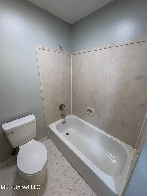 Bath - 4700 Sawmill Rd, Moss Point, MS 39563 photo 7 of 8
