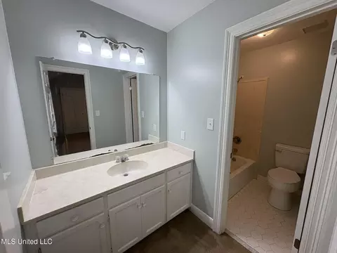 Bath - 4700 Sawmill Rd, Moss Point, MS 39563 photo 2 of 8