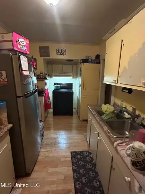Kitchen - 67 Main Ave, Brooklyn, MS 39425 photo 2 of 2