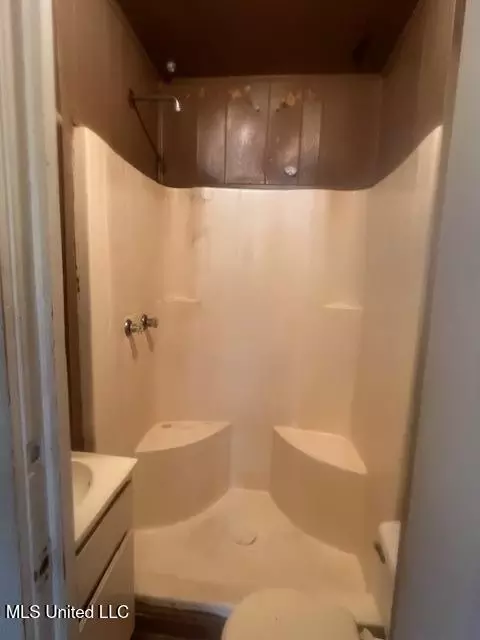 Bath - 67 Main Ave, Brooklyn, MS 39425 photo 1 of 2