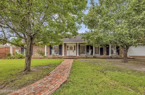 35 Greenbriar Dr, Gulfport, MS 39507