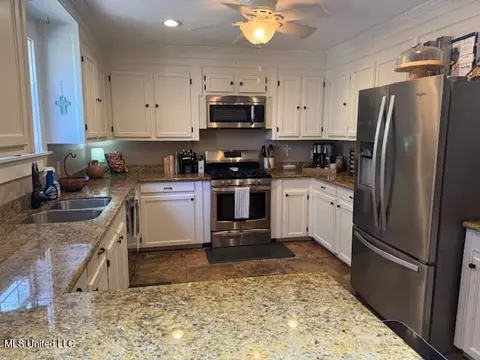 415 Walnut St, Natchez, MS 39120 photo 2